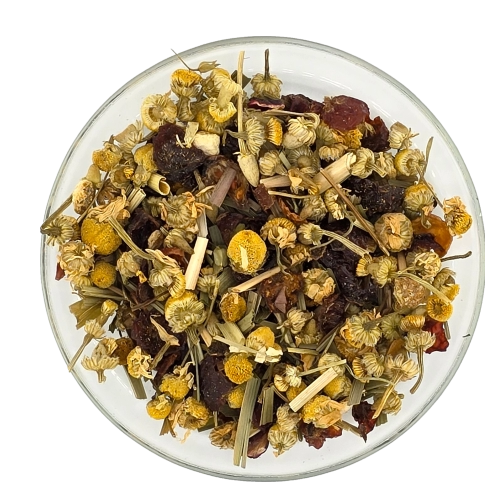 Kräutertee mit Kamillenblüten und Zitrusnoten