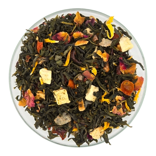 Blütentee mit Rosenknospen und Vanille