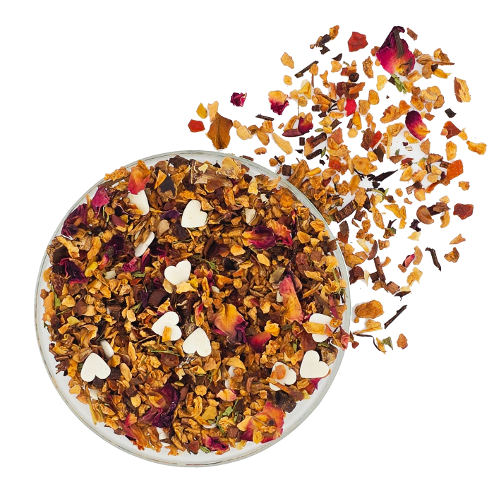 Tee mit Rosenblüten und Zuckerherzen